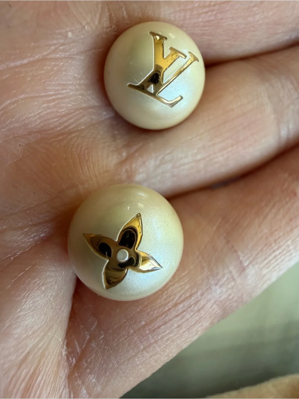 Louis Vuitton My Mix Stud Earrings White/Gold Faux Pearl Metal w pouch - Picture 6 of 10
